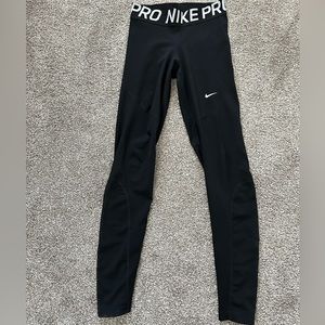 ✔️Nike Pro Small Mesh Leggings